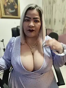 Snapshot of Dalessa_Bigtits chatting on June 17, 12:02 am Dalessa Bigtits online show from June 17, 12:02 am