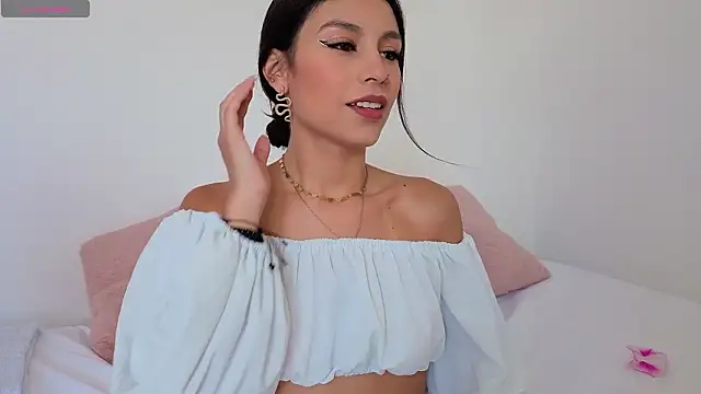 PIA STONE online show from March 4, 8:04 pm