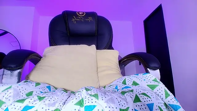 naomi kyse online show from January 17, 3:11 am