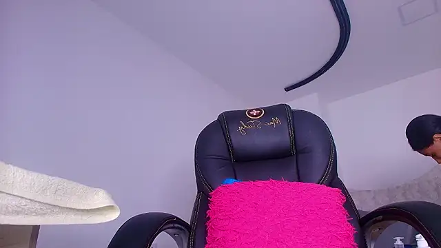 naomi kyse online show from March 6, 3:03 am