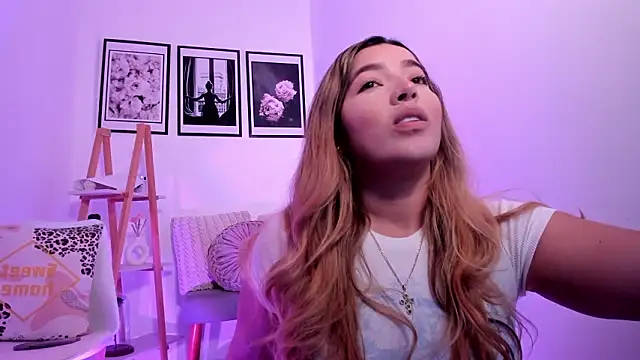 sofihill01 online show from March 8, 2:15 am