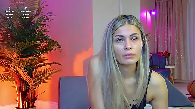 Avril Cyrus online show from October 27, 7:45 am