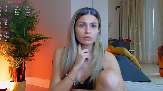 Snapshot of Avril_Cyrus chatting on January 19, 8:40 am Avril Cyrus online show from January 19, 8:40 am