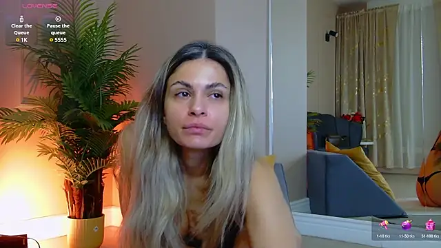 Snapshot of Avril_Cyrus chatting on February 5, 7:24 am Avril Cyrus online show from February 5, 7:24 am