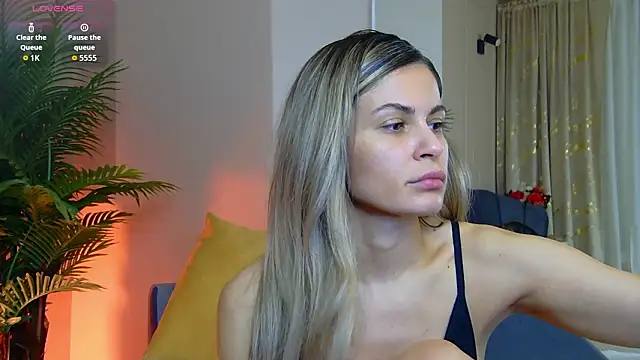 Snapshot of Avril_Cyrus chatting on February 19, 7:59 am Avril Cyrus online show from February 19, 7:59 am