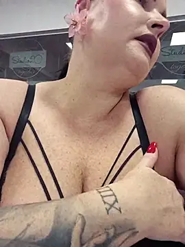 GeorgiaLerox online show from December 15, 1:26 pm