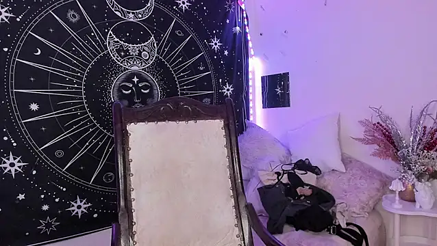 Eva Lee  online show from February 18, 8:54 am