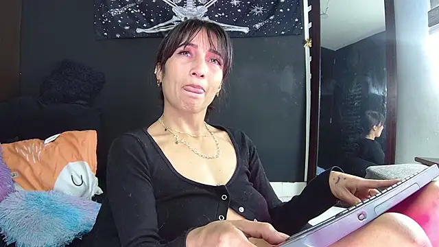 EvangelineCors online show from November 7, 6:08 pm