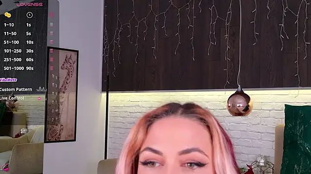 Snapshot of CindeFucknRella chatting on February 24, 7:28 am CindeFucknRella online show from February 24, 7:28 am