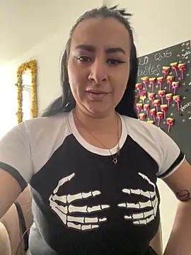 Abril Luv online show from September 15, 1:00 pm