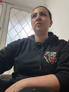 Abril Luv online show from October 25, 10:45 am