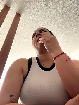 Abril Luv online show from November 11, 1:11 pm