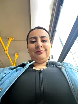 Abril Luv online show from December 3, 12:25 pm