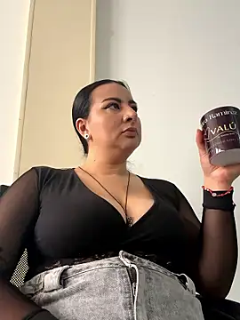 Abril Luv online show from January 14, 1:17 pm