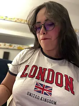 Snapshot of andra_rose chatting on January 27, 11:11 pm andra rose online show from January 27, 11:11 pm