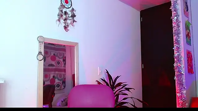 alisseallie online show from January 13, 11:17 pm