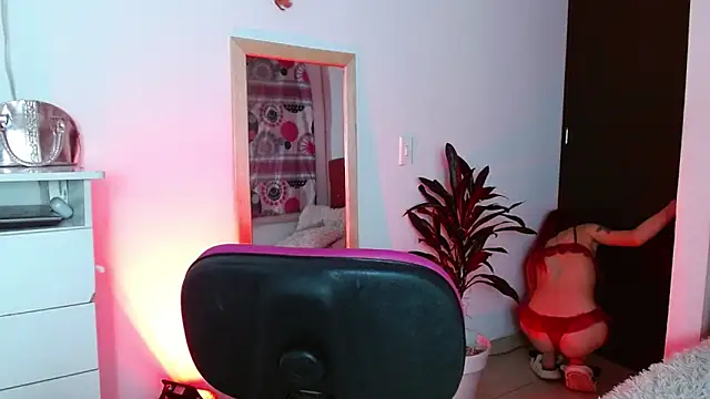 alisseallie online show from February 2, 10:49 pm