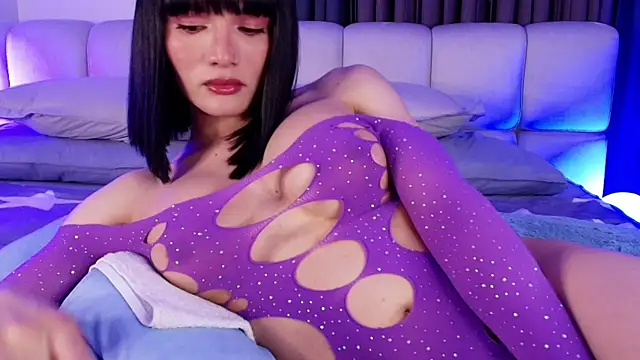 Snapshot of sweetieluna01 chatting on April 16, 6:19 pm sweetieluna01 online show from April 16, 6:19 pm