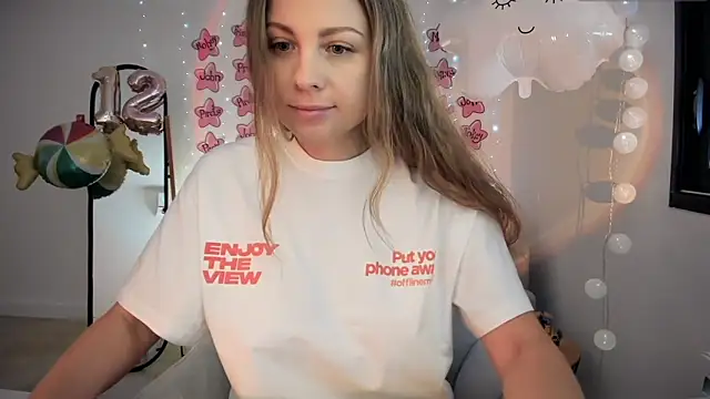 Snapshot of ImKeira chatting on June 21, 8:28 am ImKeira online show from June 21, 8:28 am