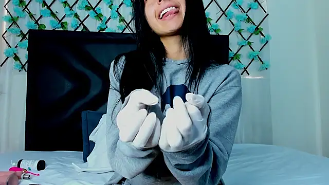 EmmaWilliamss online show from January 9, 1:56 pm