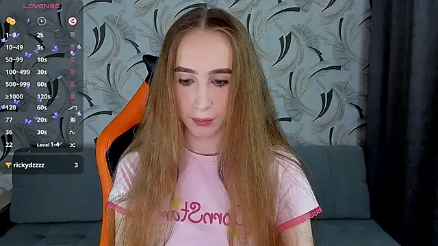 Snapshot of _mira_cle_ chatting on December 22, 11:31 pm  mira cle  online show from December 22, 11:31 pm