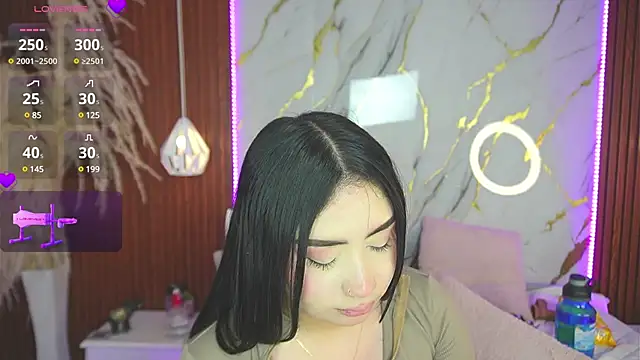 haylie  online show from December 6, 6:48 am