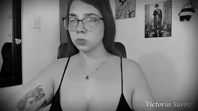 victoriaasaenz  online show from February 13, 12:57 am