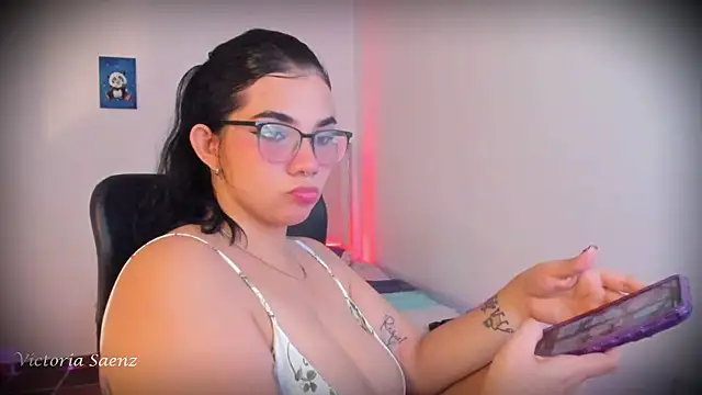 victoriaasaenz  online show from January 17, 12:59 am