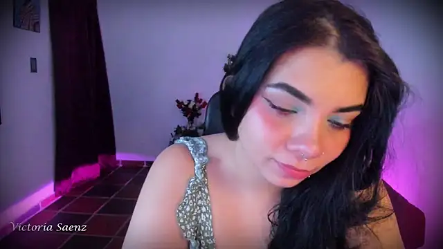 victoriaasaenz  online show from March 26, 12:50 am