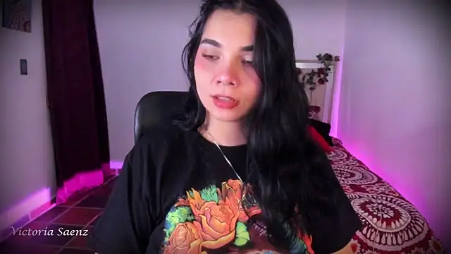 victoriaasaenz  online show from April 9, 12:54 am