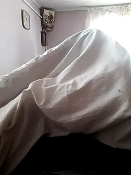 Snapshot of mihaixxx1 chatting on February 1, 8:57 am mihaixxx1 online show from February 1, 8:57 am