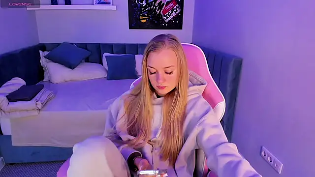 Barbie Lis online show from January 18, 1:09 am