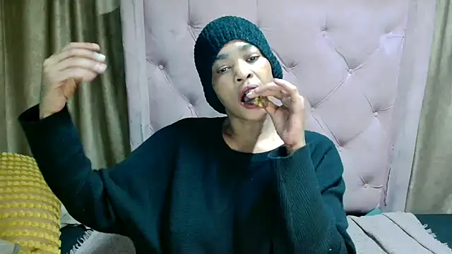 Snapshot of AFRICANGODDESSXXX chatting on April 26, 9:23 pm AFRICANGODDESSXXX online show from April 26, 9:23 pm