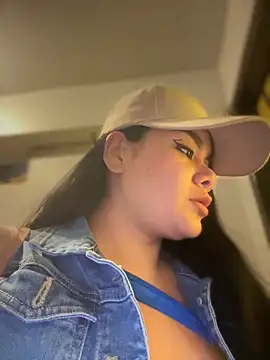 Snapshot of Insane_Issa chatting on December 19, 12:56 pm Insane Issa online show from December 19, 12:56 pm