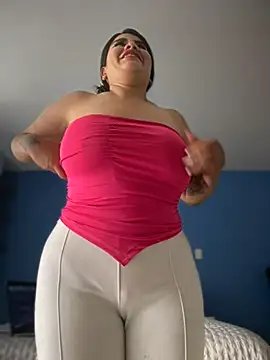 Snapshot of Insane_Issa chatting on February 13, 8:13 pm Insane Issa online show from February 13, 8:13 pm