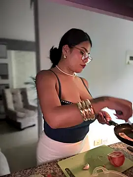 Insane Issa online show from December 18, 6:36 pm