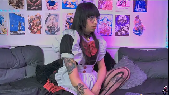 Snapshot of snowblack_ chatting on April 22, 2:51 pm snowblack online show from April 22, 2:51 pm