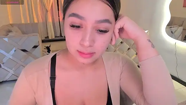 Snapshot of LunaBaker-1 chatting on February 14, 4:42 am LunaBaker-1 online show from February 14, 4:42 am