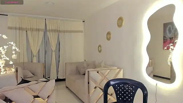 Snapshot of LunaBaker-1 chatting on February 15, 7:51 am LunaBaker-1 online show from February 15, 7:51 am