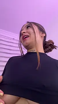 Snapshot of LunaBaker-1 chatting on February 26, 6:01 am LunaBaker-1 online show from February 26, 6:01 am