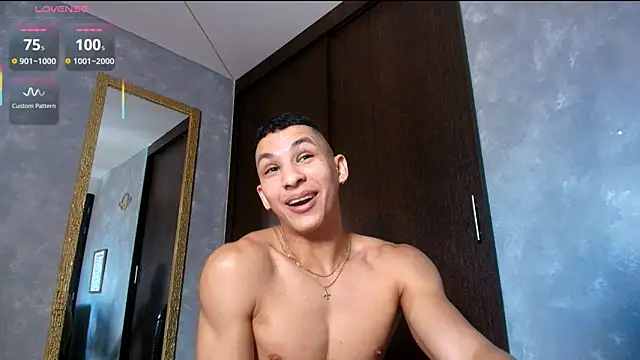Snapshot of liuscast22 chatting on October 5, 2:37 pm liuscast22 online show from October 5, 2:37 pm