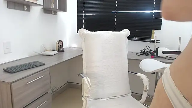 MIYESSI online show from September 22, 6:43 pm