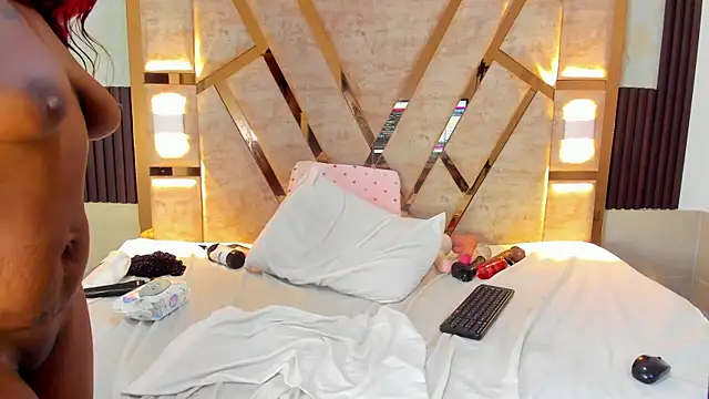 Athenea Mills online show from March 18, 6:37 pm