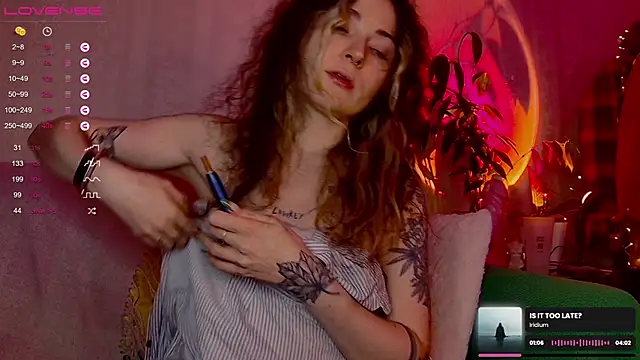 Snapshot of IttyKitty chatting on February 5, 1:43 am IttyKitty online show from February 5, 1:43 am