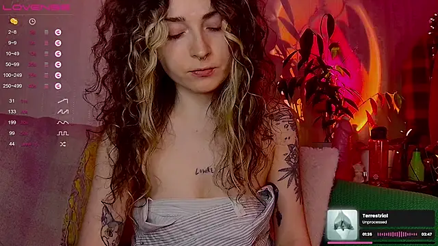 Snapshot of IttyKitty chatting on February 12, 11:55 pm IttyKitty online show from February 12, 11:55 pm