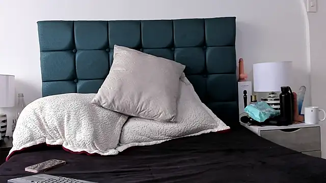 charlott lens online show from February 10, 7:28 pm