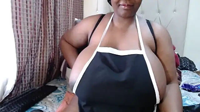 Snapshot of CHOCOLATEDARKBUSTYX chatting on October 21, 10:27 am CHOCOLATEDARKBUSTYX online show from October 21, 10:27 am