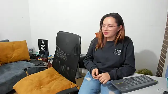 Snapshot of _girls_on_fire_ chatting on March 1, 2:26 am girls on fire online show from March 1, 2:26 am