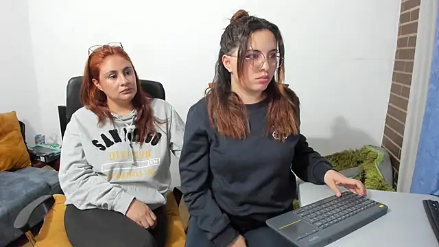 Snapshot of _girls_on_fire_ chatting on March 7, 2:36 am girls on fire online show from March 7, 2:36 am