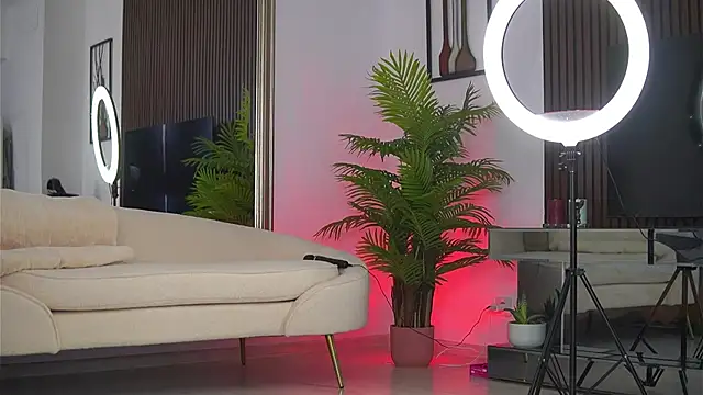 Snapshot of Abbela_White chatting on July 5, 5:47 am Abbela White online show from July 5, 5:47 am